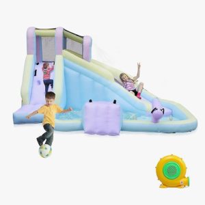 Piscine extérieure avec toboggan